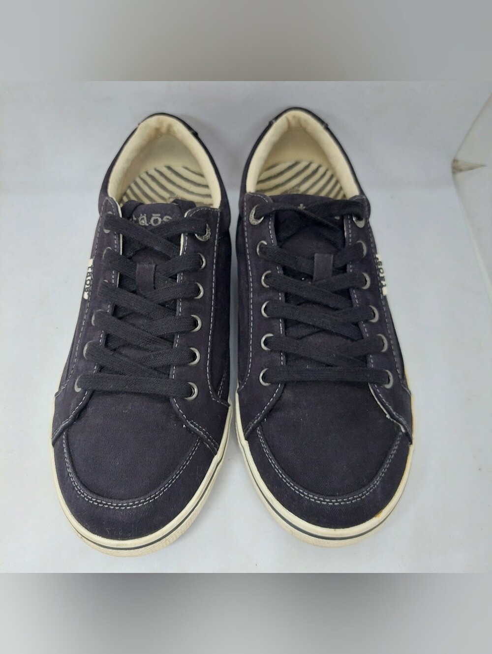 Taos Moc Star Sneakers Black Distressed Canvas Womens Size 10W Lace-Up Shoes